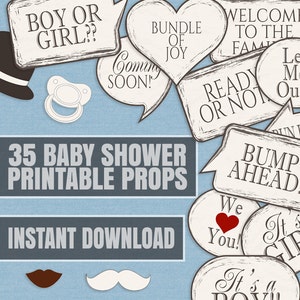 Pu&ograve; includere: Un set di 35 accessori per foto booth per baby shower stampabili. Gli accessori presentano una variet&agrave; di design, tra cui un ciuccio, un baffo, labbra, un cuore e fumetti con testo come "Boy or Girl?", "Coming Soon!" e "Bump Ahead!"
