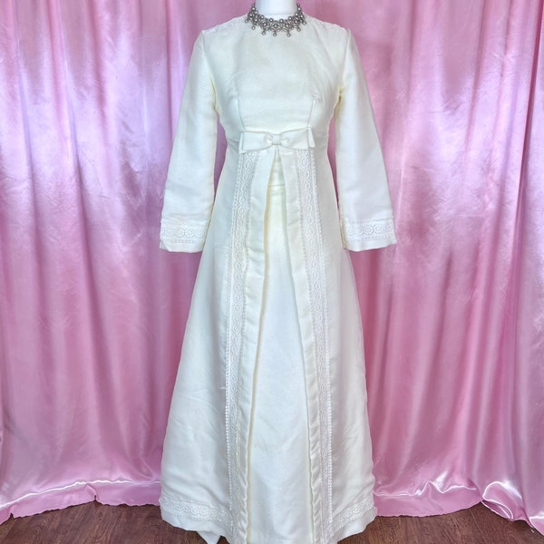 Vintage 1960s cream structured A-line wedding dress with train, Unbranded, UK size 8