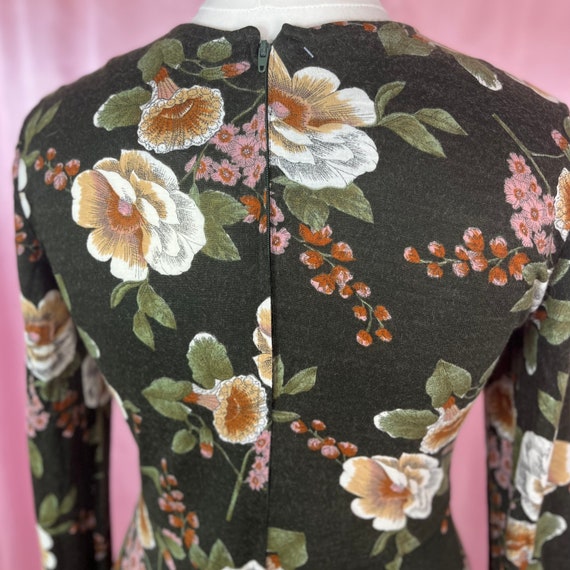 Vintage 1970s dark winter floral jersey maxi dres… - image 6