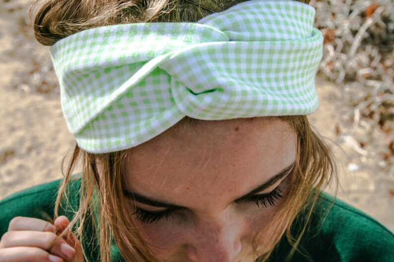 60 15 Minute Workout head wrap 