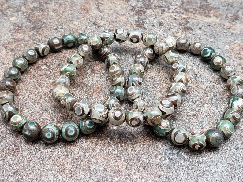 7 inch 8mm Tibetan Dzi 3 Eye Agate Bracelet Strand