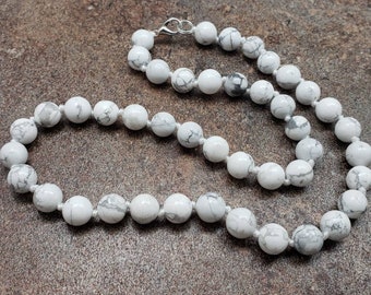 Howlite Hand Knotted Necklace with Lobster Claw Clasp