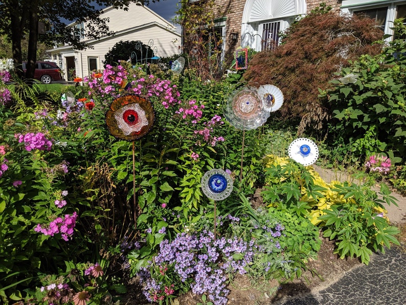 yard art upcycled glass garden flower stake head with 2-way display garden decor Glass flowers sun catcher facing straight or tilted
