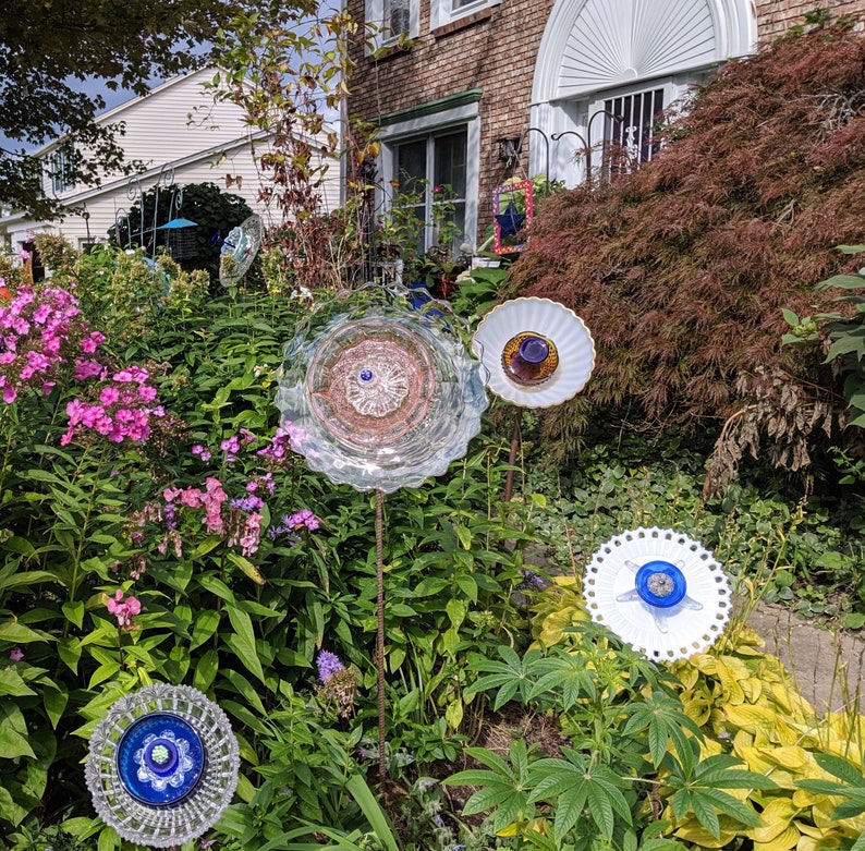 yard art upcycled glass garden flower stake head with 2-way display garden decor Glass flowers sun catcher facing straight or tilted