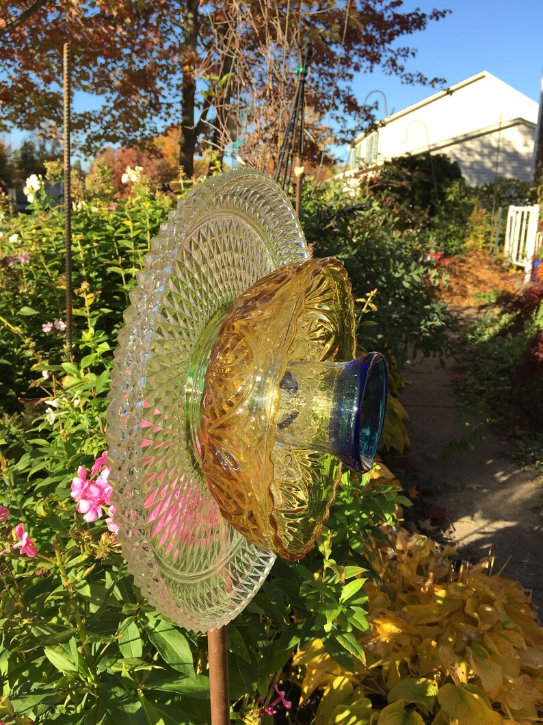 yard art sun catcher Glass flowers facing straight or tilted garden decor upcycled glass garden flower stake head with 2-way display