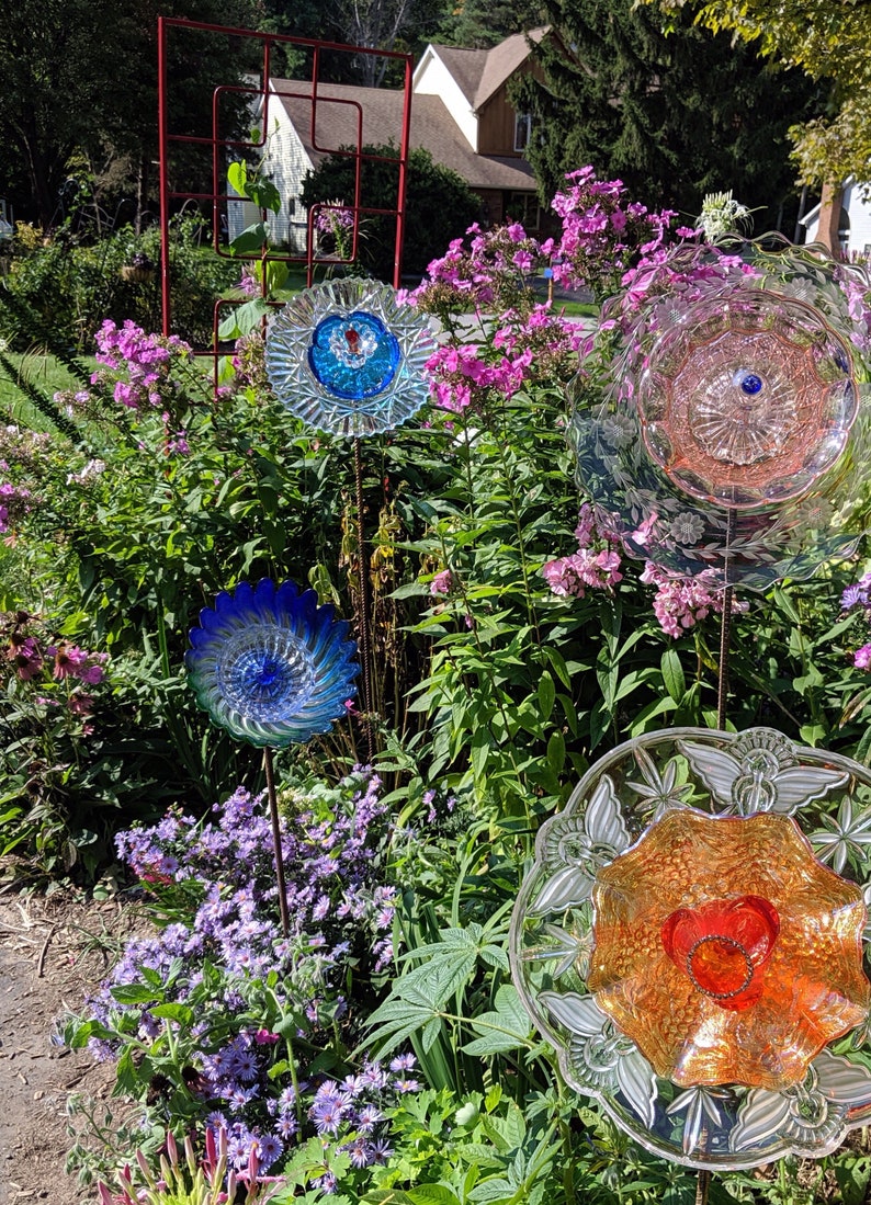 yard art upcycled glass garden flower stake head with 2-way display garden decor Glass flowers sun catcher facing straight or tilted