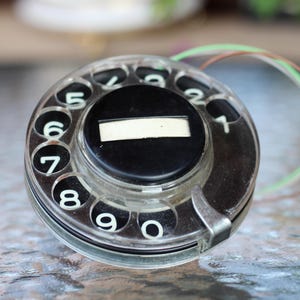 Vintage Wählscheibe mit Wählscheibe für Telefone: 1970er Jahre Telefonteil, Industriedekor