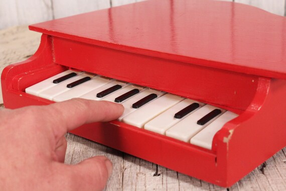 small piano toy