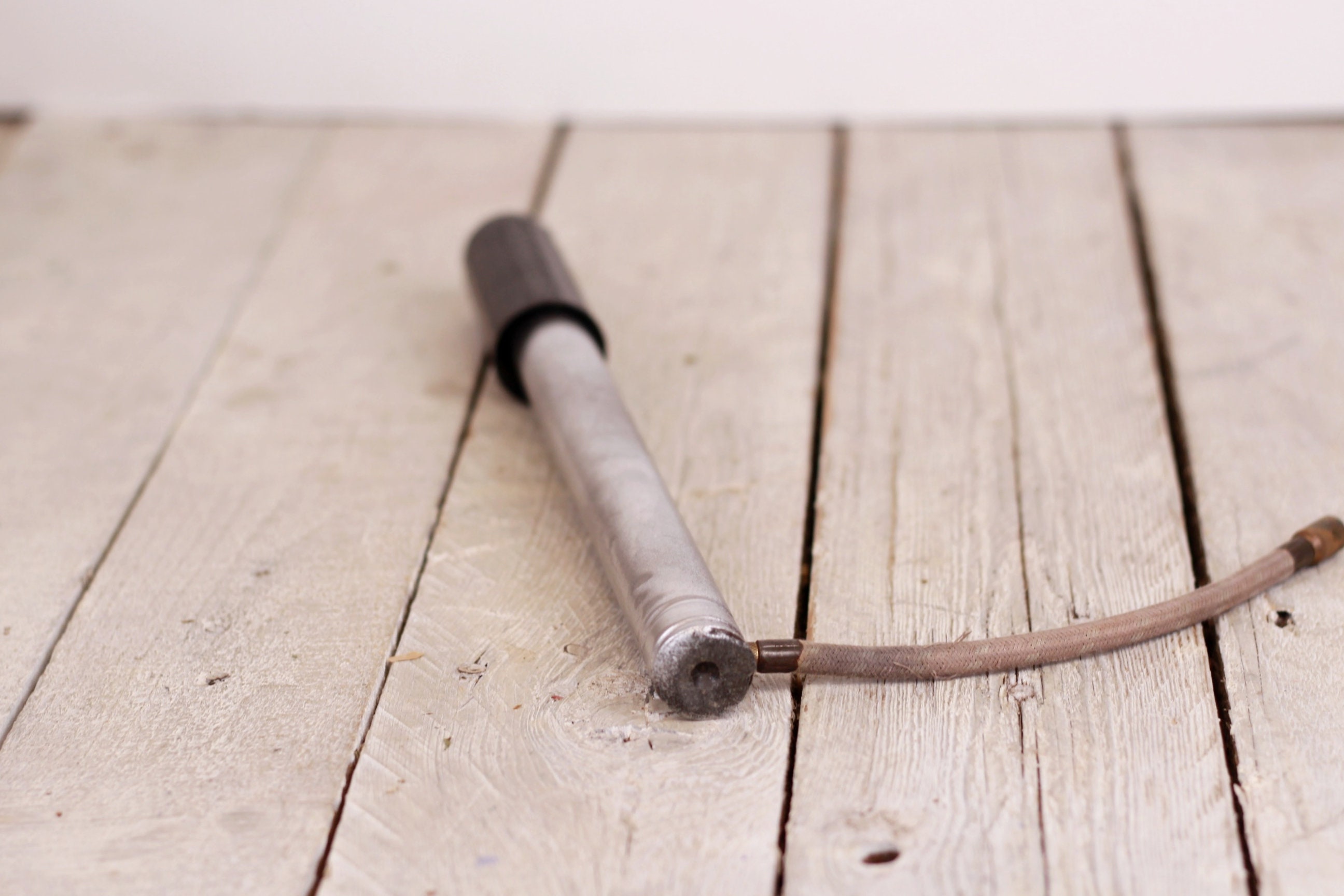 ANCIENNE POMPE A BRAS POUR VELO VINTAGE DATE DES ANNEES 60/70