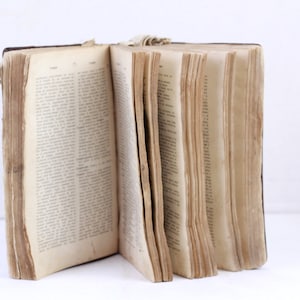 Vintage 1909 French Bulgarian Leather Dictionary: Rare Collectible