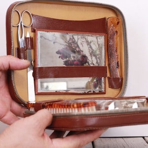 Vintage Reisekosmetik Kit in Ledertasche, Vintage Accessoires