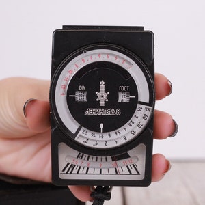Vintage Leningrad 8 Light Meter: USSR Camera Exposure Meter