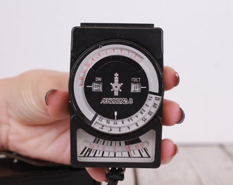 Vintage Leningrad 8 Light Meter: USSR Camera Exposure Meter