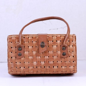 1930s Handmade Woven Straw Bag: Vintage Summer Handbag