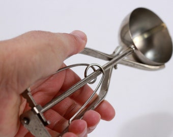 Vintage metallglasskopa: 20 cm köksdekor