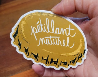 Pegatina de vino Pet Nat: Diseño de tapón de corona "Petillant Naturel", vinilo troquelado (5 x 7,6 cm) para botella de agua, portátil y diario.