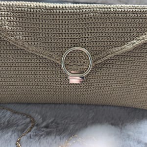 Bolso de Mano de Crochet y Hecho a Mano – Elegante y Único, Forrado, con Cadena y Llavero