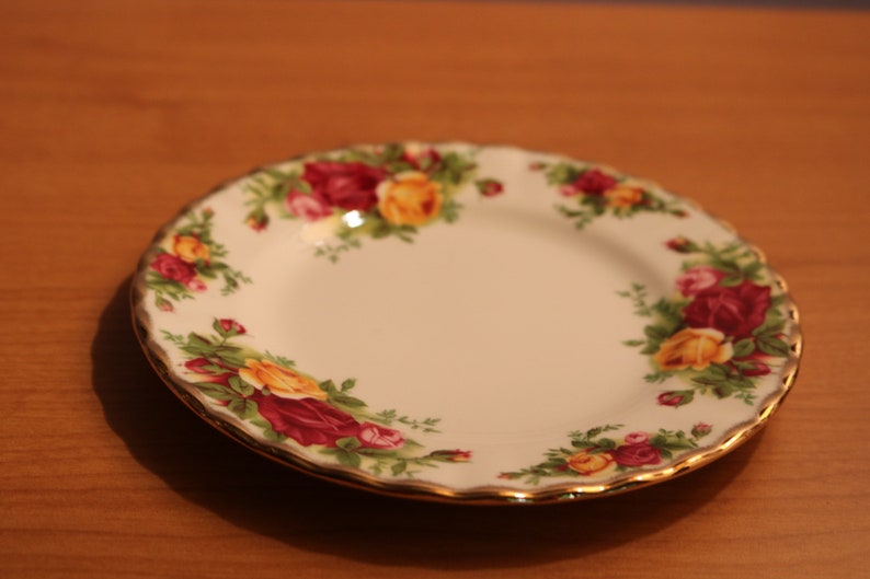 Royal Albert 15210008 Old Country Roses Bread and Butter Plate Royal Albert 15210008 Old Country Roses Bread and Butter Plate