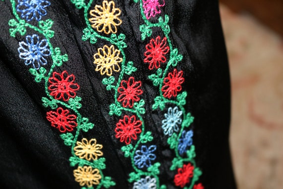 Hand Made and Hand Stitched Palestinian Dress - image 3