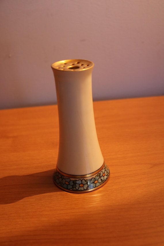 Vintage Bavarian Porcelain Hatpin Holder - image 3