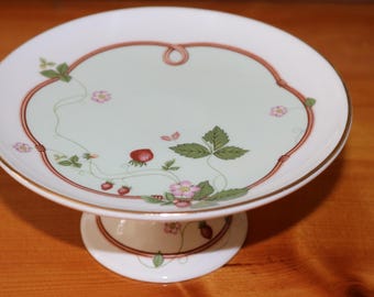 Wedgwood Wild Strawberry Tea and Pastry Service for 8 Place