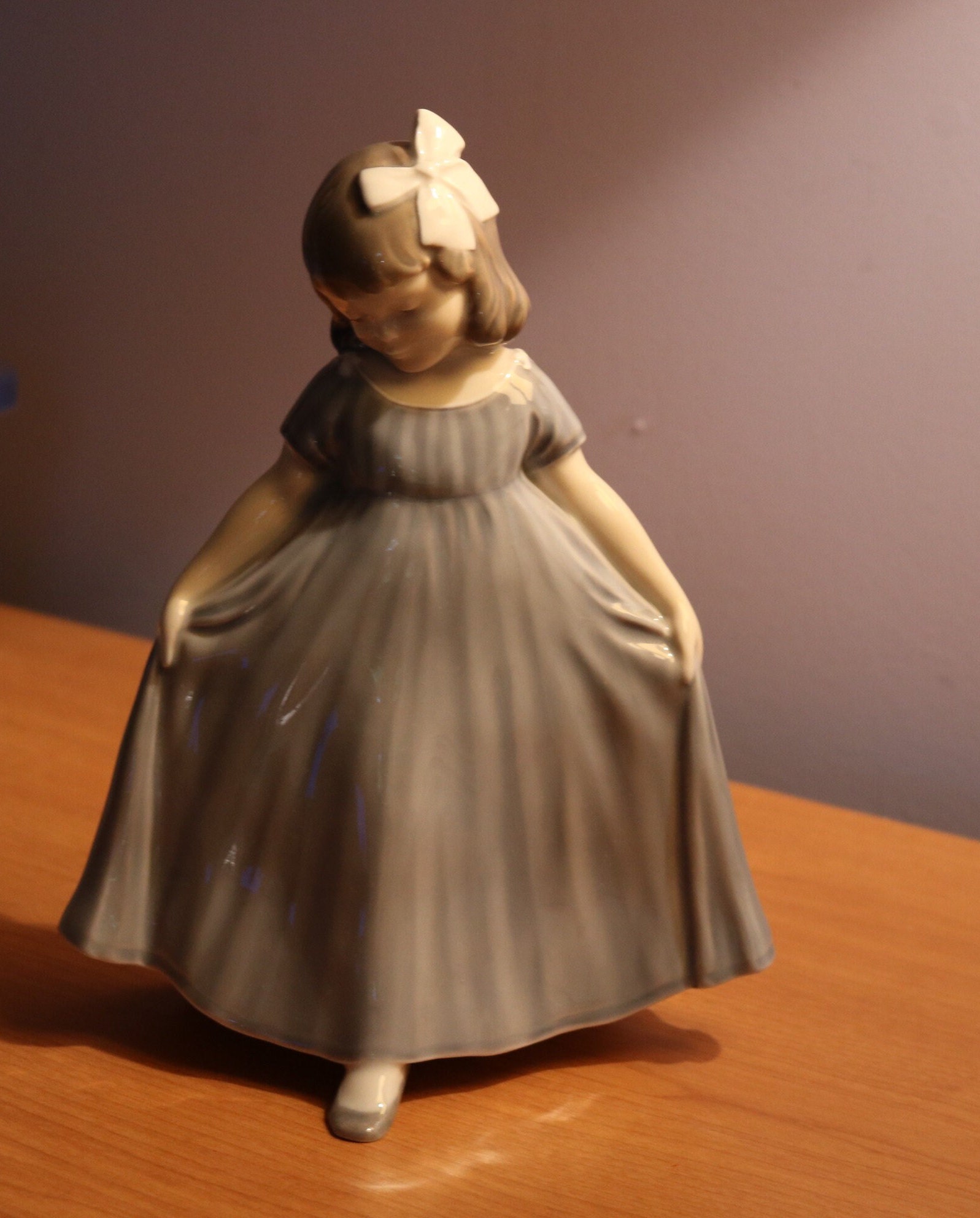 青いドレスで踊る少女　＃2444　★ロイヤルコペンハーゲン　デンマーク　美品 青いドレスで踊る少女 ＃2444 ☆ロイヤルコペンハーゲン