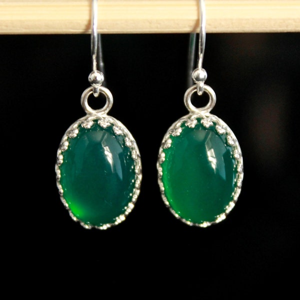 Dangle green onyx earrings,925 Sterling silver crown bezel gemstone earrings,May birthstone earrings, bezel set earrings, holiday gift, DE2