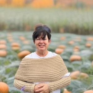 Häkelanleitung für einen Ärmelpullover-Schal