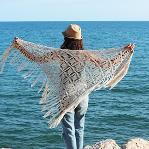 Wild Sunset Crochet Shawl Pattern by Cecilia Losada, boho style, triangular shawl, boho chic, bohochic, crochet boho