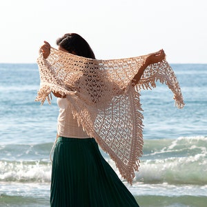 Florcita Patrón Chal Crochet por Cecilia Losada, guía de crochet, chal verano, boho style, bohochic, chal triangular crochet, paso a paso