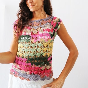 Beija Flor Top Crochet Pattern by Cecilia Losada of Mamma Do It Yourself, 5 sizes, sweater top down, summer crochet, boho crochet