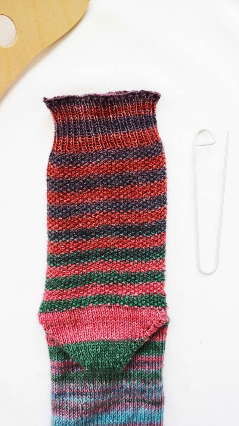 Cornflower Knitting Socks Pattern, knitting two socks at the same time, short rows socks, bottom up socks, all sizes, video tutorial image 5