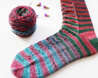 Cornflower Knitting Socks Pattern, knitting two socks at the same time, short rows socks, bottom up socks, all sizes, video tutorial