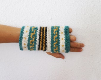 Andean Fingerless Mitts Crochet Pattern by Cecilia Losada, video tutorial, tapestry, mittens, gloves, alpaca,