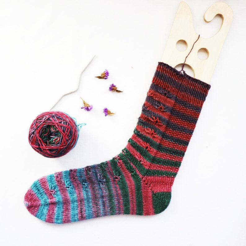 Cornflower Knitting Socks Pattern, knitting two socks at the same time, short rows socks, bottom up socks, all sizes, video tutorial image 2