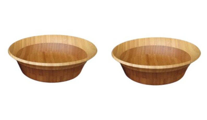 Puede incluir: Dos cuencos de madera con un borde marr&oacute;n claro y una base marr&oacute;n m&aacute;s oscura. Los cuencos tienen forma redonda y est&aacute;n hechos de madera natural. Los cuencos est&aacute;n vac&iacute;os y listos para usar.