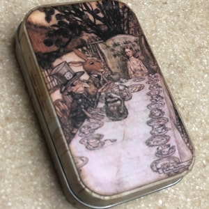 Arthur Rackham „Alice im Wunderland“ veränderte Blechdose