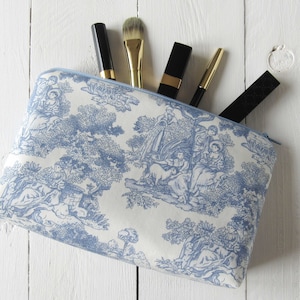 cosmetic bag Toile de Jouy Liberty blue offwhite lined with lightblue gingham makeup pouch 13x22 cm for travel accessories