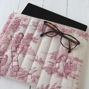Tablet Hülle Toile de Jouy rot Toile Tasche 22x30 cm für iPad Hülle rot beige von Hand gesteppt Tablet Zubehör Schutzhülle
