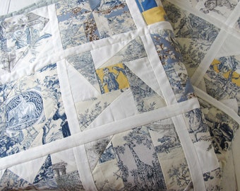 Toile de Jouy Quilt blau gelb cremeweiß Überwurf Patchworkdecke französische Steppdecke handgemacht