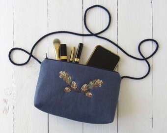 Trachtentasche reines Leinen blau mit Eichenlaub handgestickt Dirndltasche Trachtenstil Eicheln Makeup Tasche Landhausstil Alpenglück