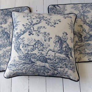 Fodera per cuscino in cotone Toile de Jouy, blu beige, classico tessuto francese con motivo di caccia