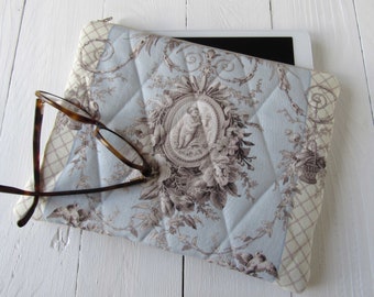 Clutch Toile de Jouy Tablet Tasche iPad Hülle 9,7 Samsung Galaxy Hülle hellblau grau gesteppt Tablet Zubehör Schutzhülle