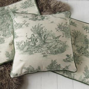 Kissenhülle 40x40cm Toile de Jouy grün French Country Style ländliche Szenerie Kissenbezug grün creme mit Paspel reine Baumwolle Bild 1