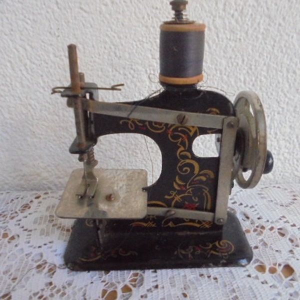 Vintage Müller Nähmaschine/Antikes Kinderspielzeug/Miniaturnähmaschine um 1895/Müller Spielzeug sammeln