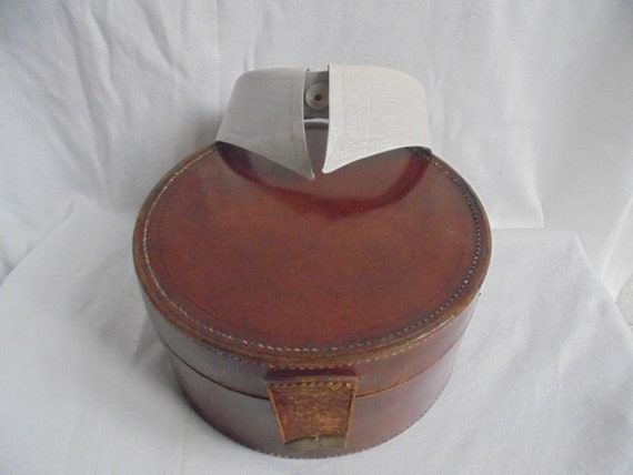 french collar suitcase of leather/French vintage c