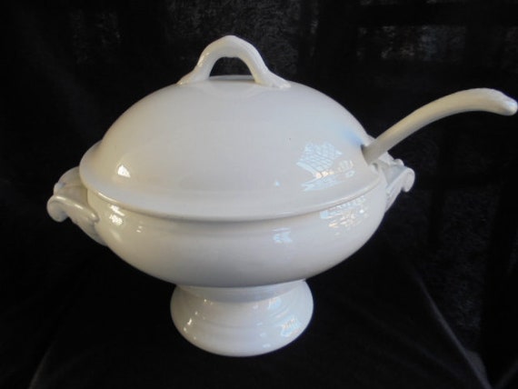 grote vintage XL soep terrine met  lepel van societe ceramique in maastricht/tere de fer/soep schaal/shabby chic/soep terrine/soep kom