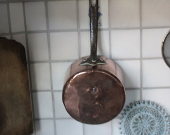 copper pan/antique large French copper pan size 22.grands magasins du louvre paris/kitchen pan/weight pan 2 1/2 kilos