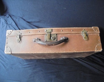 vintage travel suitcase, suitcase, suitcase with corners , 1940/french suit case