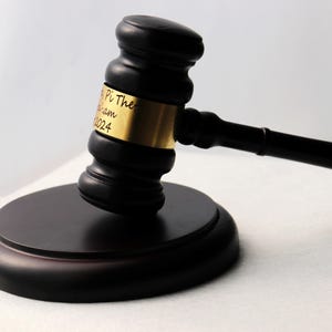 Engraved wood Gavel, Personalized Wood Gavel With Engraved Gold Band, Wooden Judge&#39;s Gavel With Custom Personalized, lawyer gavel, Judge